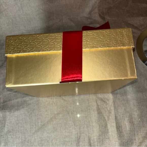 Vintage Dior Gold Gift Box with Red Ribbon and Red Tissue Paper Size: 9.5 x 9.5 - Picture 5 of 9